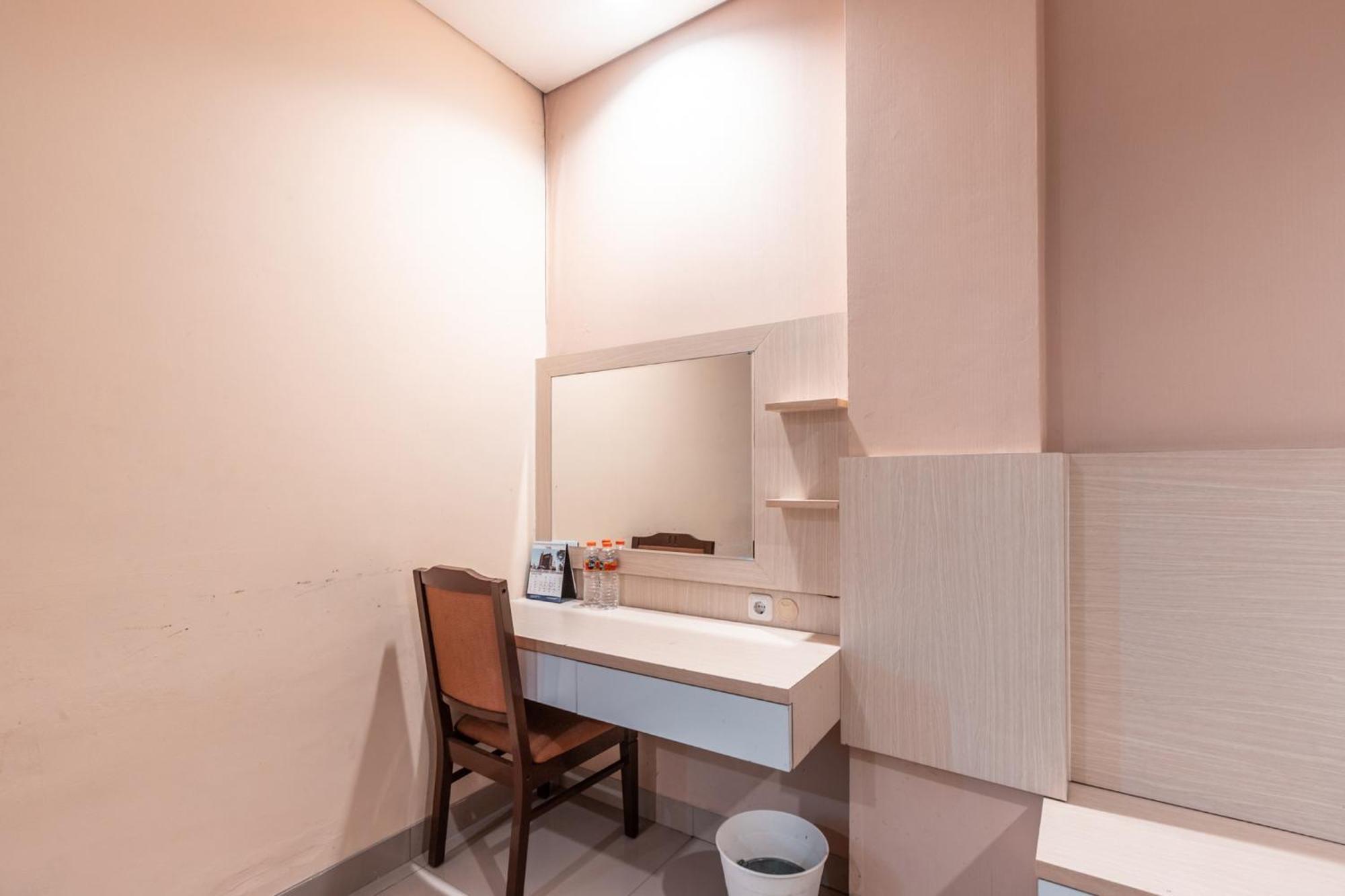 Collection O Hotel Igloo Bekasi Buitenkant foto