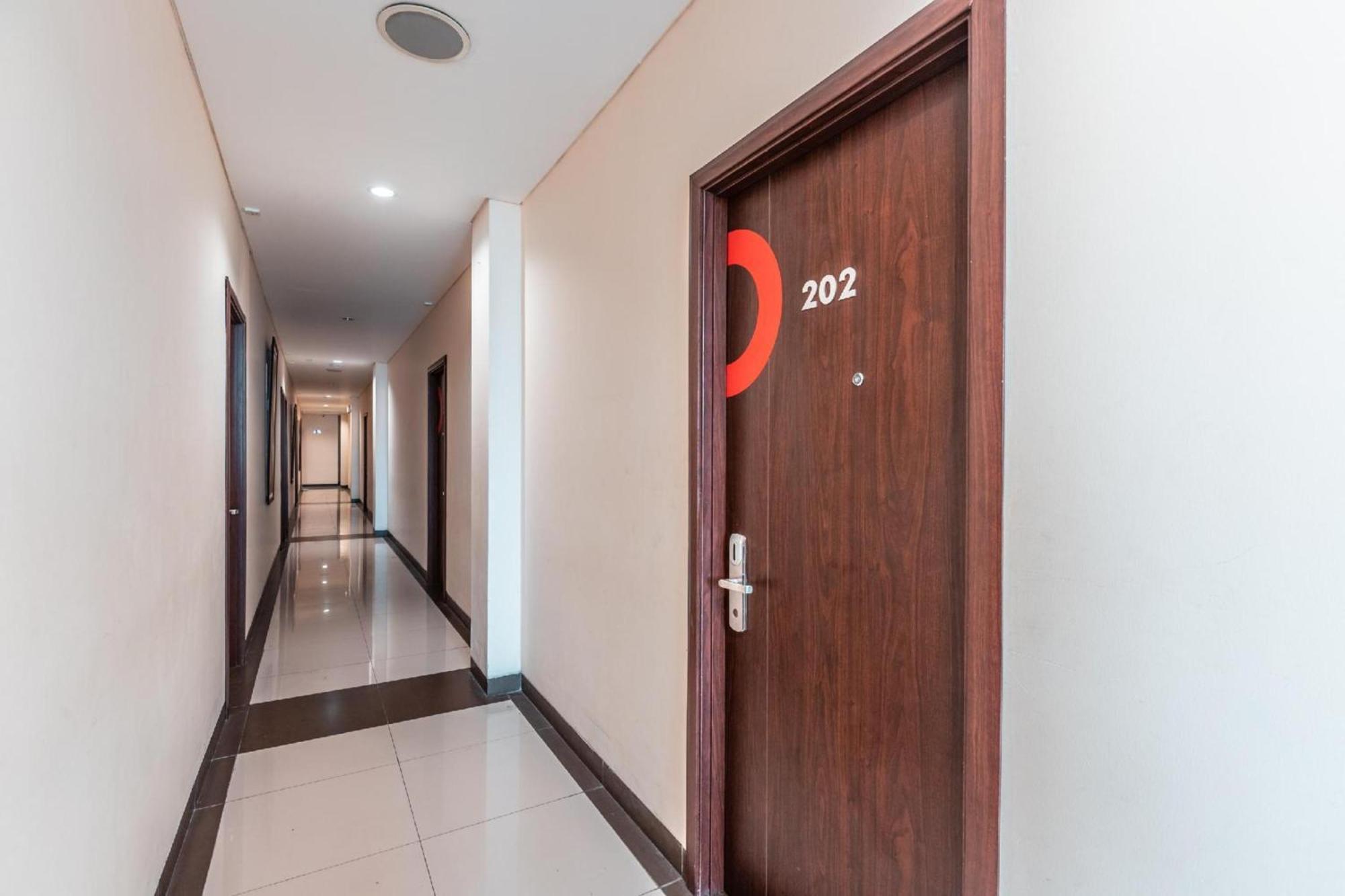 Collection O Hotel Igloo Bekasi Buitenkant foto