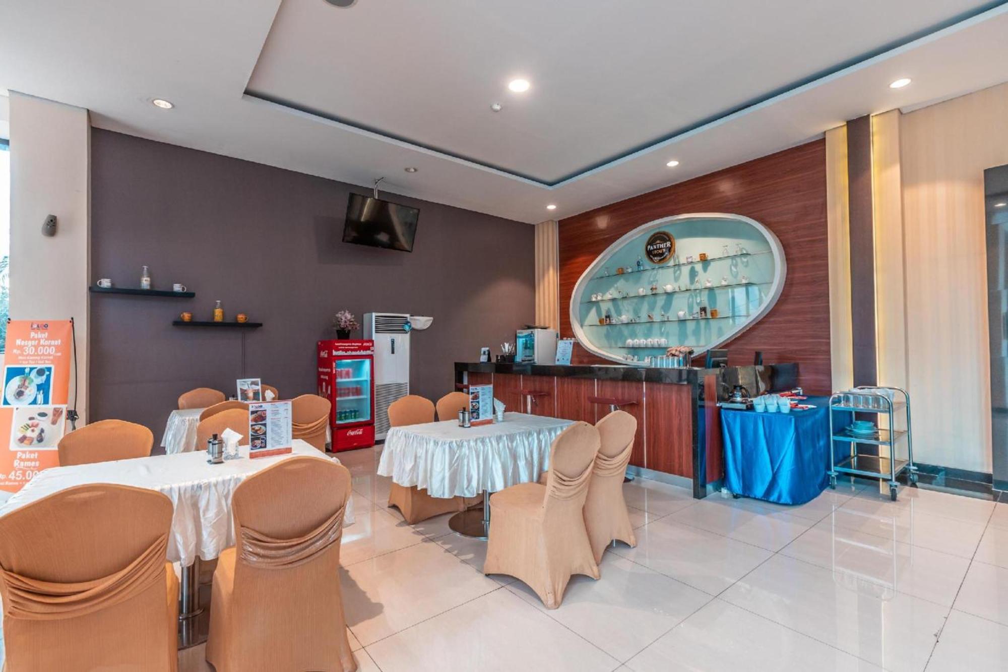 Collection O Hotel Igloo Bekasi Buitenkant foto